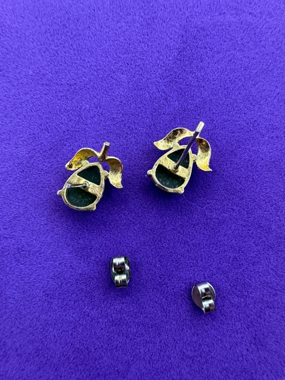 💛 Vintage Gold Plated Leaf Green Jade Pear Earrings | Botanical Luxe - Picture 3 of 4